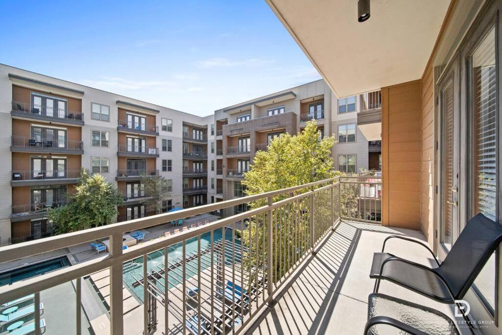 Downtown Houston Deluxe King Suite With Spa Amenities, Pool And Free Parking Bagian luar foto
