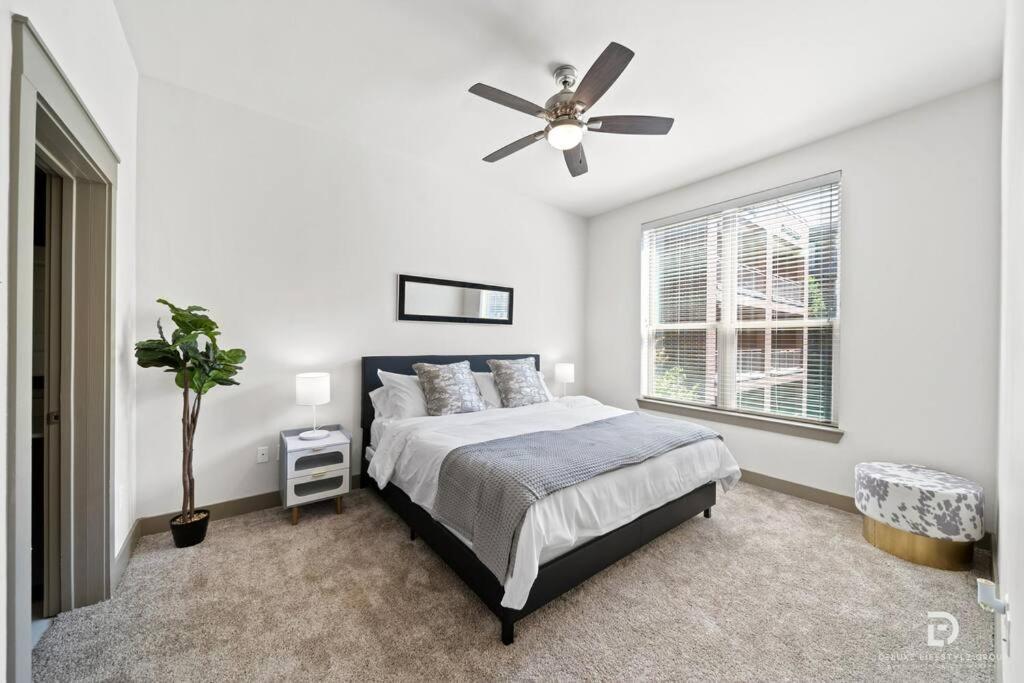 Downtown Houston Deluxe King Suite With Spa Amenities, Pool And Free Parking Bagian luar foto