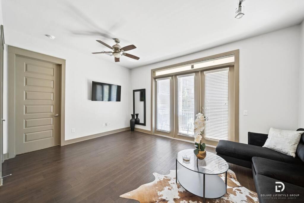 Downtown Houston Deluxe King Suite With Spa Amenities, Pool And Free Parking Bagian luar foto